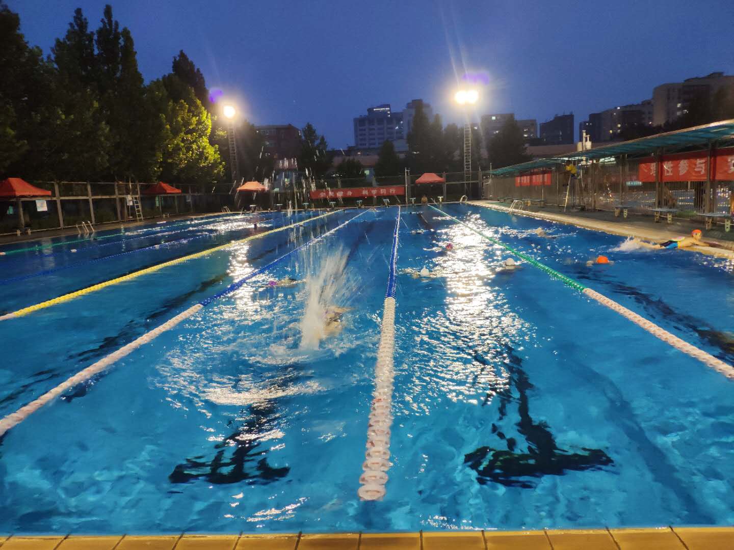 露天游泳池的弊端,露天游泳池违法吗