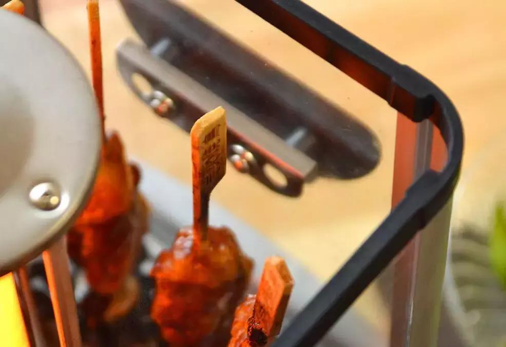 桌上烤肉串，手机剃鼻毛，这些产品脑洞真的很神奇了！