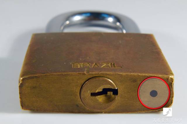 凳子上的圆孔干嘛的,凳子中间的洞可以做什么