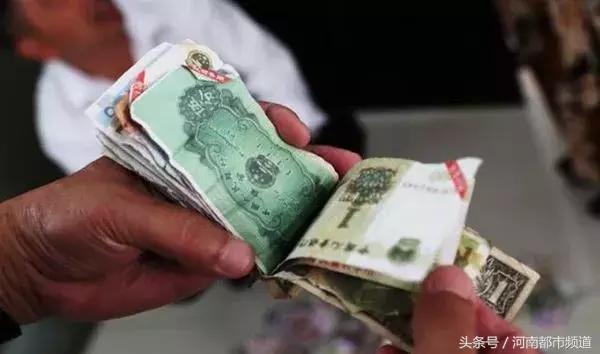 我的天啊！云南一公交投币箱3个月收200多斤*币假**，冥币都出来了！