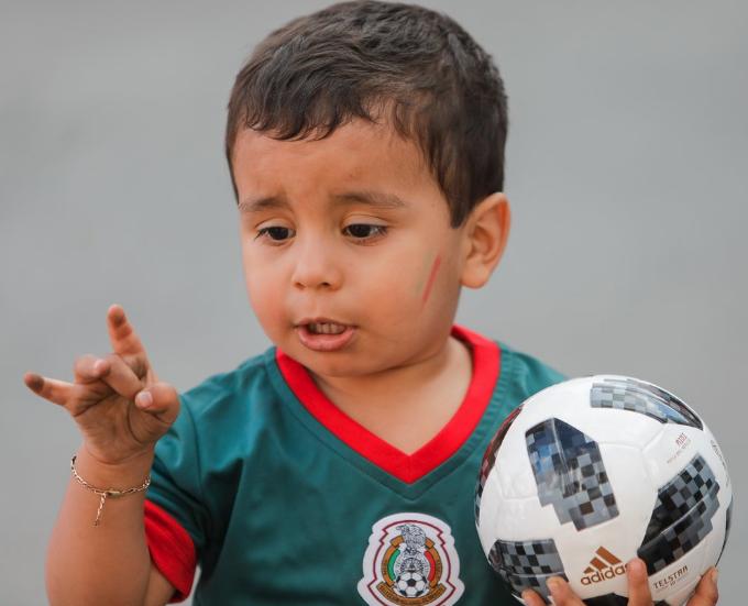 颁奖典礼名场面足球,足球场里颁奖典礼