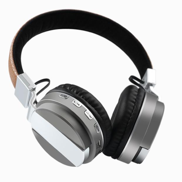 头戴式耳机带降噪和音频线,戴上耳机尽享音乐带给你无限旋律