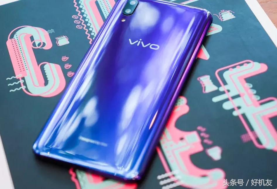 盘点手机惊艳的配色,一款变色的手机