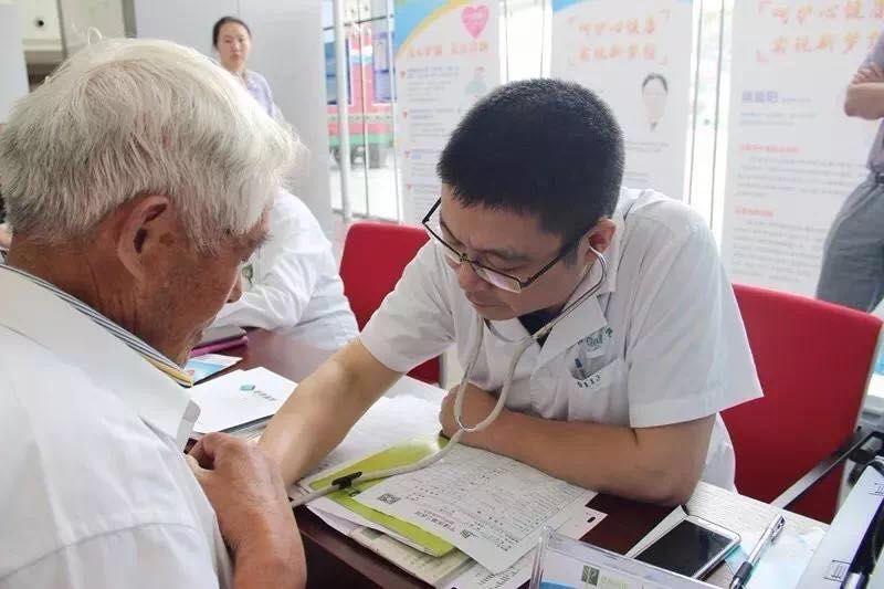 与医生集团合作1年后,这家医院的医生护士说……