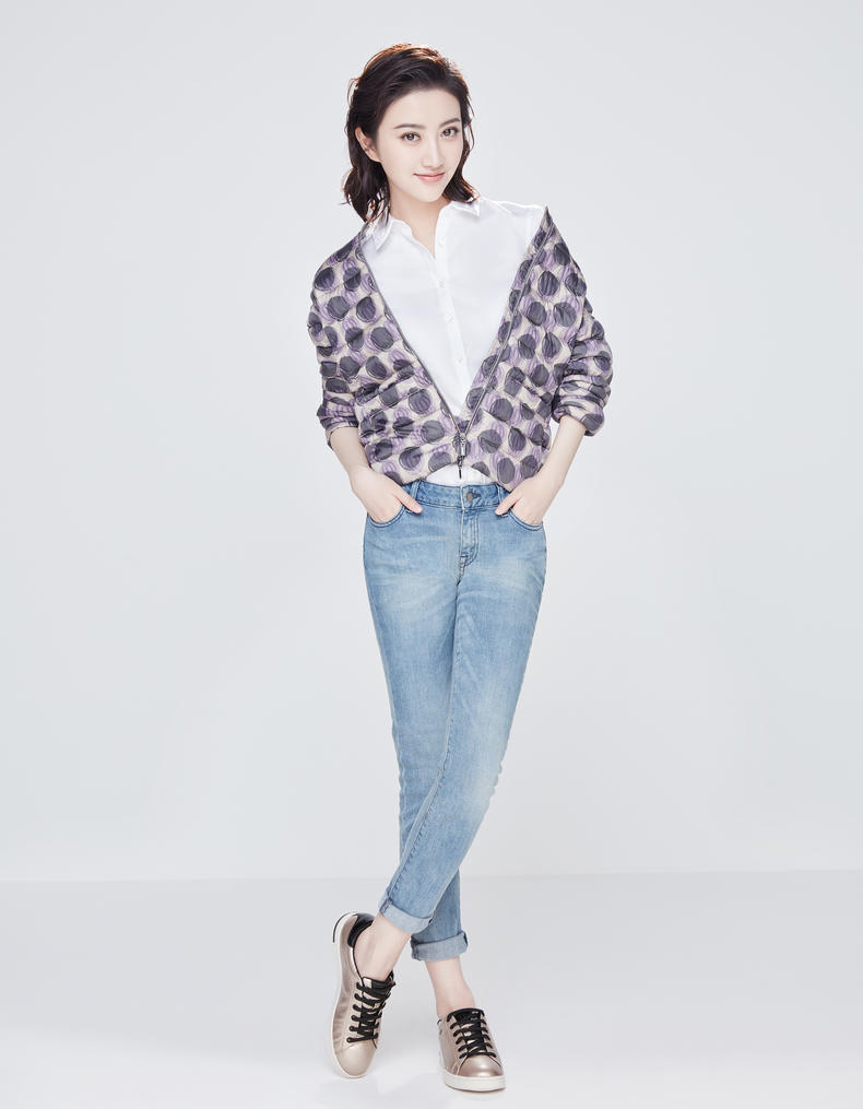 哪个牌子的休闲运动鞋舒服,老年人穿什么牌子的鞋舒服