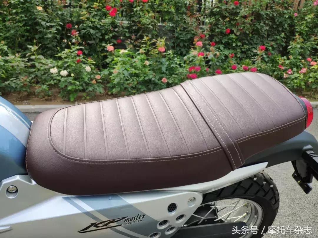 全车LED，仪表在油箱上，原厂钥匙竟然是开瓶器，力帆KPM200开箱