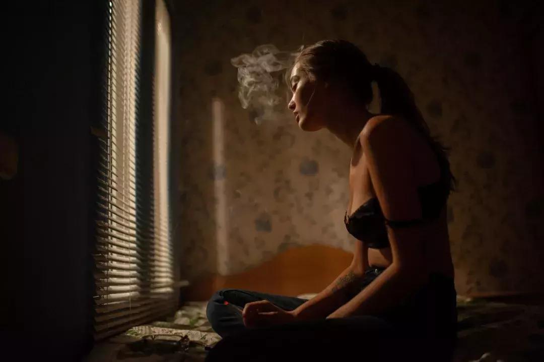 抖音30万赞，勾搭俄罗斯小姐姐拍照套路get