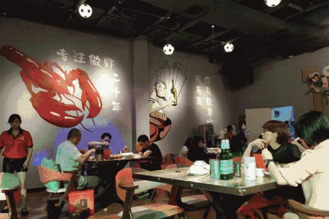 送花甲/小龙虾!还有岳阳姜辣菜助阵,这家小龙虾音乐剧演的不错