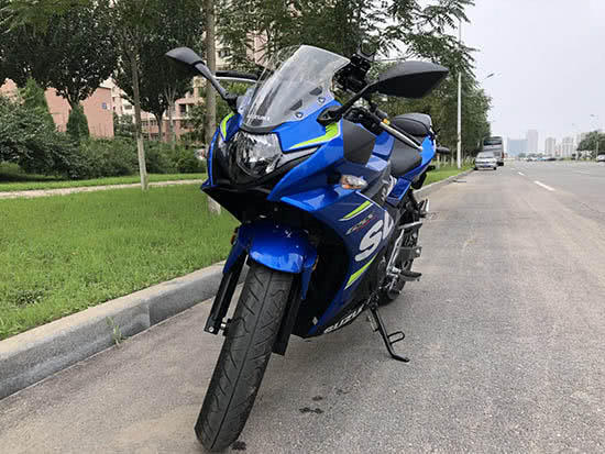 天津市哪有卖豪爵铃木gsx250r的,春风摩托250sr和豪爵铃木gsx250r