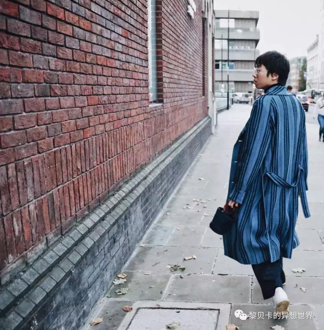 普通人怎么选择的包包又不撞大牌,好看的包包总是买不够