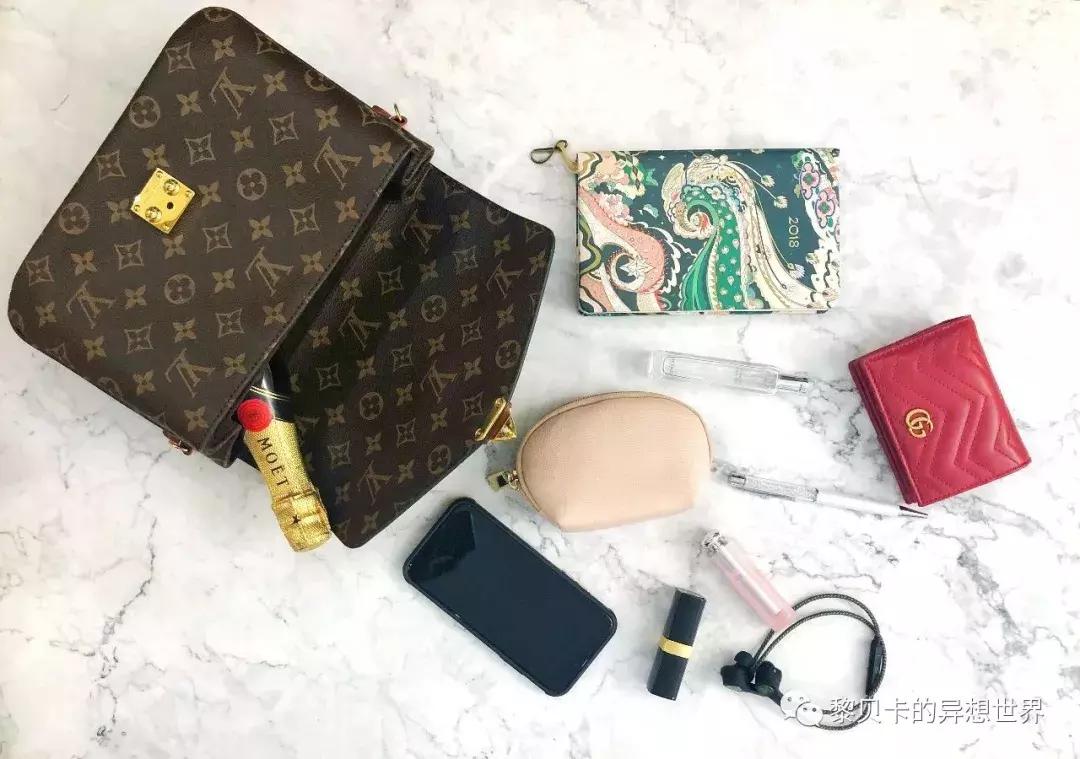 普通人怎么选择的包包又不撞大牌,好看的包包总是买不够