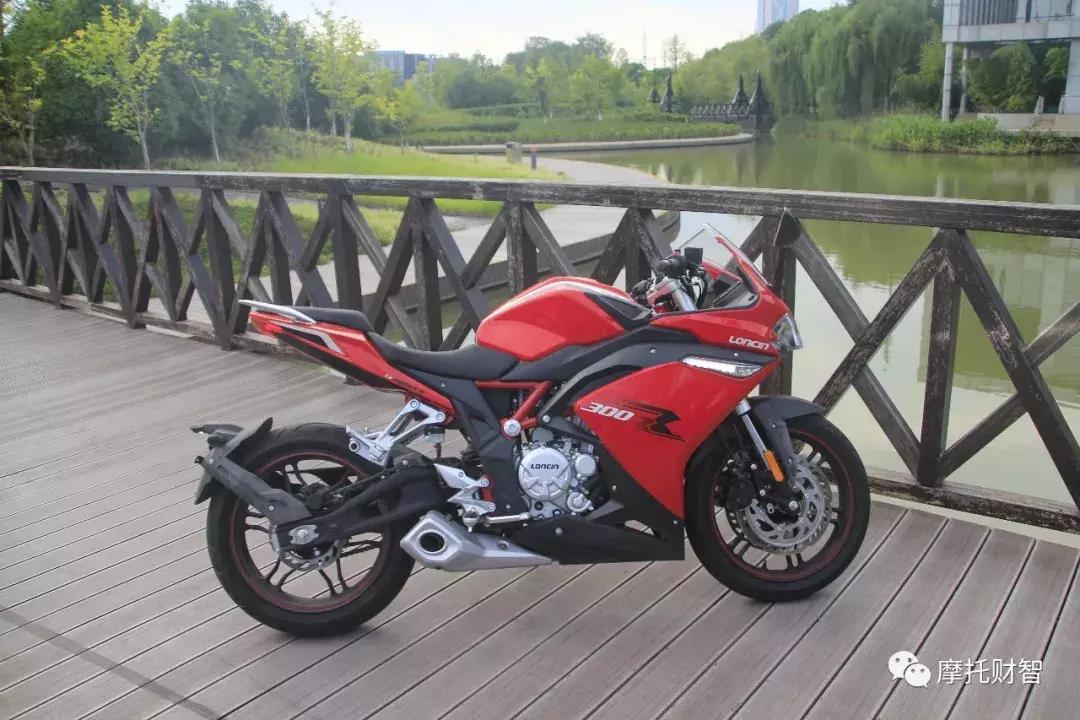 最新款隆鑫无极300rr,无极300rr19款和20款有什么区别吗