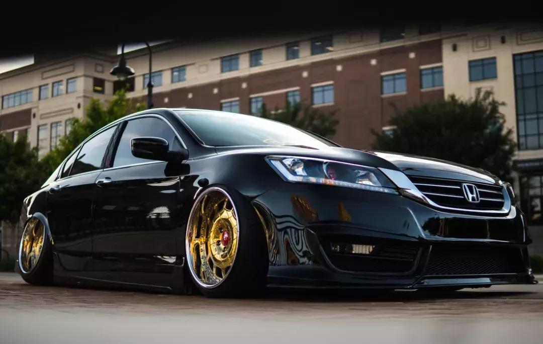 土豪金轮毂要配什么,土豪金纺车轮