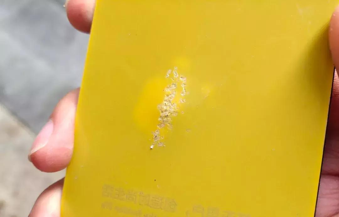 手机钢化膜能抵挡多少压力,什么牌子的钢化膜不怕锤砸不怕摔