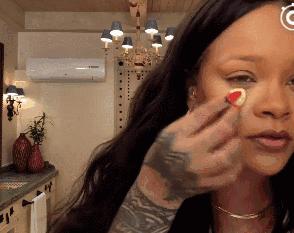 范冰冰抄袭蕾哈娜美妆！以为换个名字就能一天狂赚1000万美元？