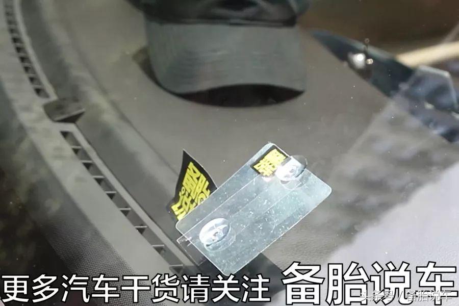 挡风玻璃被砸了一个口子要不要紧,挡风玻璃有个小白点坑怎么修复