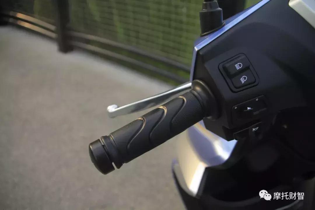 新大洲本田ex125踏板空间尺寸,新大洲本田2019款125踏板