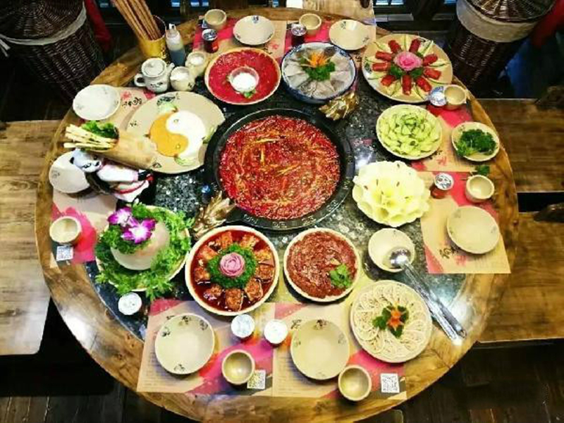 开火锅店老板一年可以挣多少钱,开火锅店1年赚200万的核心方法