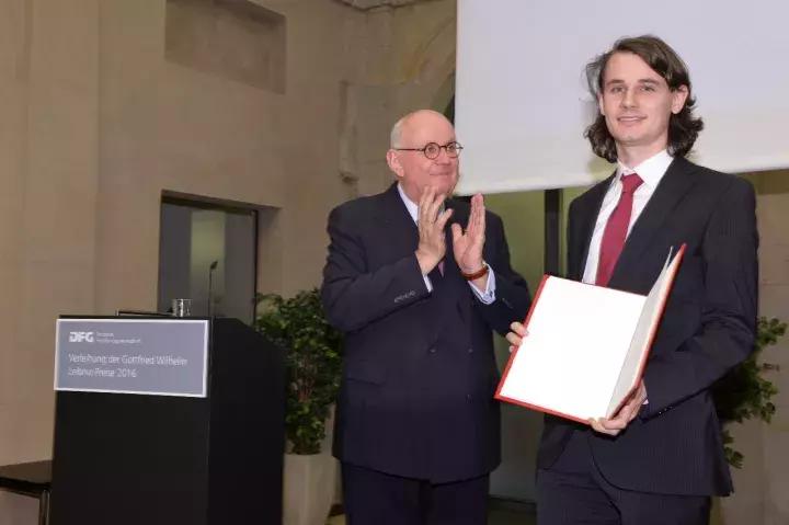 新生数学界最skr的存在，头发与成就并存，年仅30横扫各大数学奖