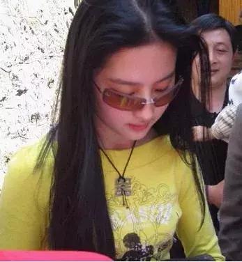 干货！成为巨星还是谐星，全靠墨镜挑的对不对！