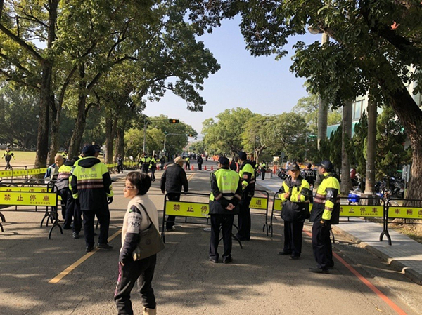 蔡英文出街高调维安却忘记曾骂马英九扰民令人憎恶