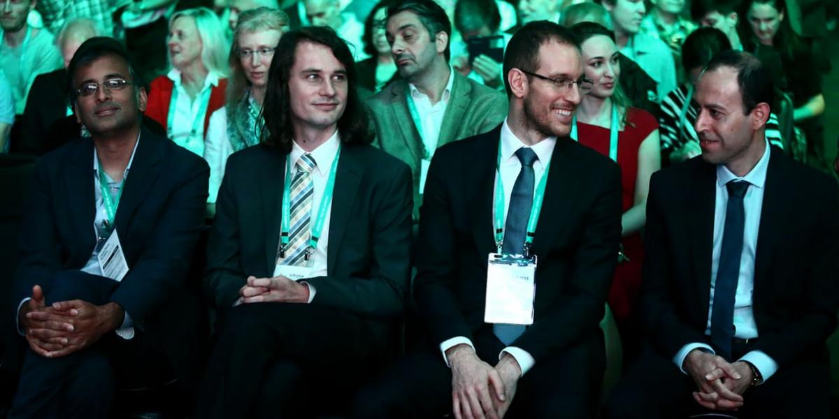 “数学界诺奖”菲尔兹奖公布，比被偷奖牌更有故事的是获奖者