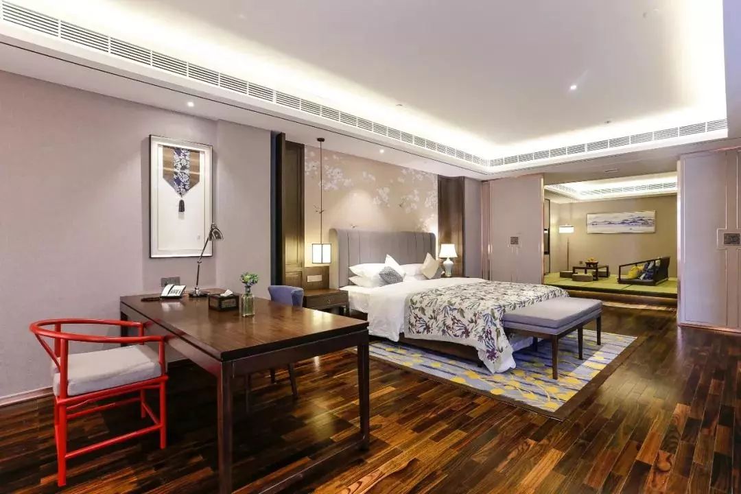 这座跟着周杰伦空降热搜的杨梅味小城，休渔期也能让你吃得满嘴鲜