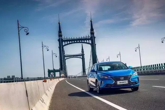 20年长安逸动xt两厢车手动挡二手,长安两厢车逸动xt该怎么选