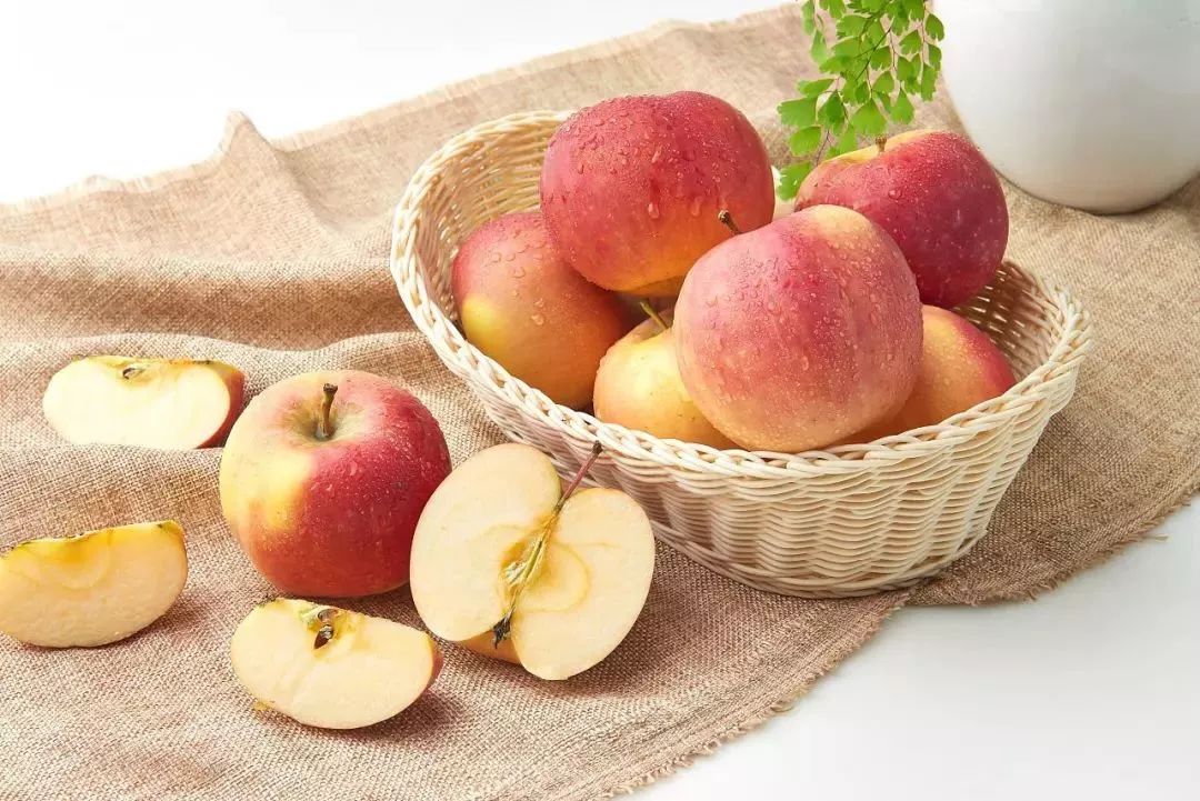 晚上吃苹果为什么堪比砒霜,为什么说苹果晚上吃是毒果
