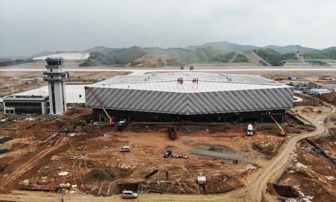 梧州西江机场飞机降落视频,梧州西江机场登机注意事项