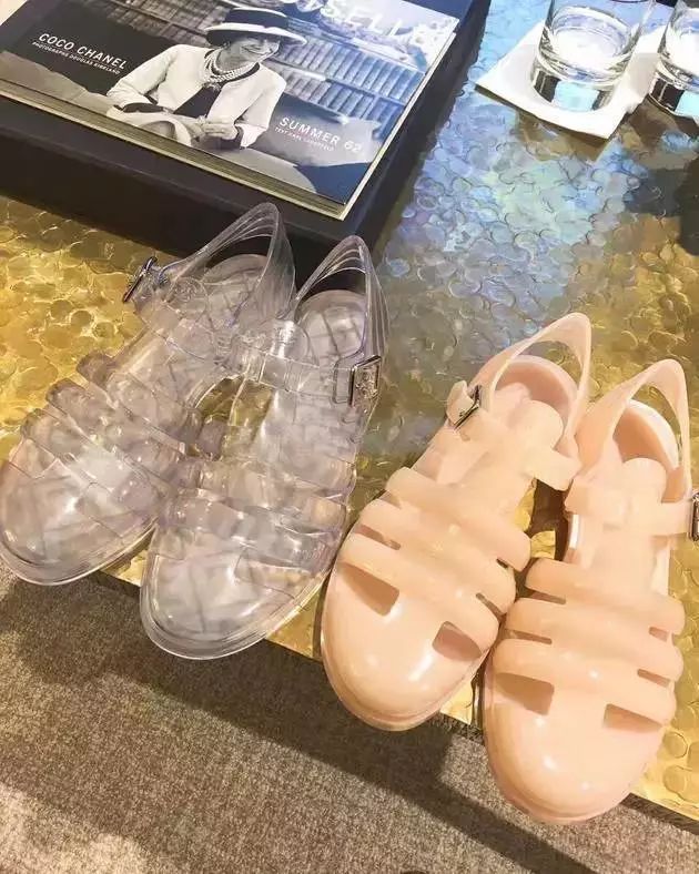 2万的编织袋？4千的塑料鞋？难道真是贫穷限制了我的审美？