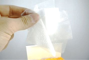 让女朋友吃避孕药被发现了,出差两个月发现女朋友在吃避孕药