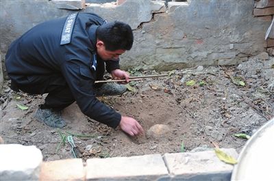 踩到地雷可以自救么,踩到地雷真的必死无疑吗