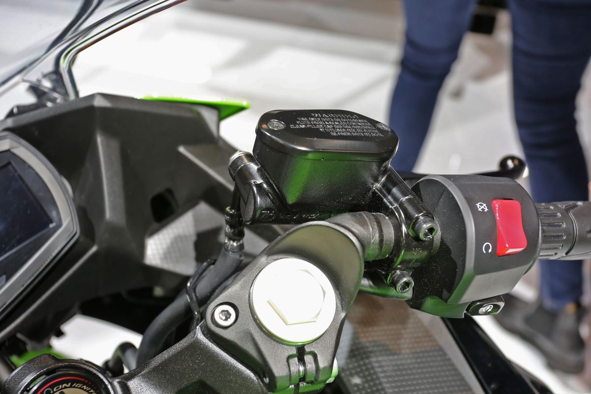 川崎z400对比忍者400,川崎忍者400和本田400f