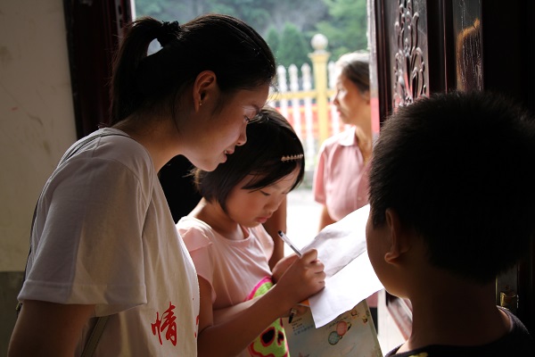 新邵县小河村来了一群“新”老师