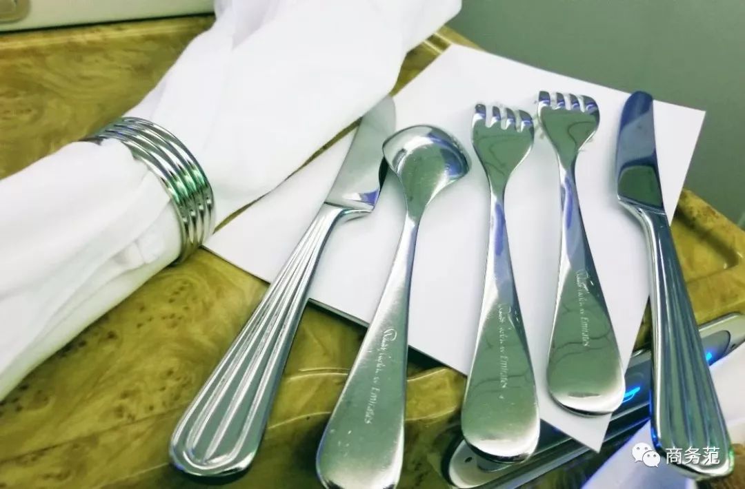 阿联酋航空豪华经济舱体验,阿联酋航空奢华