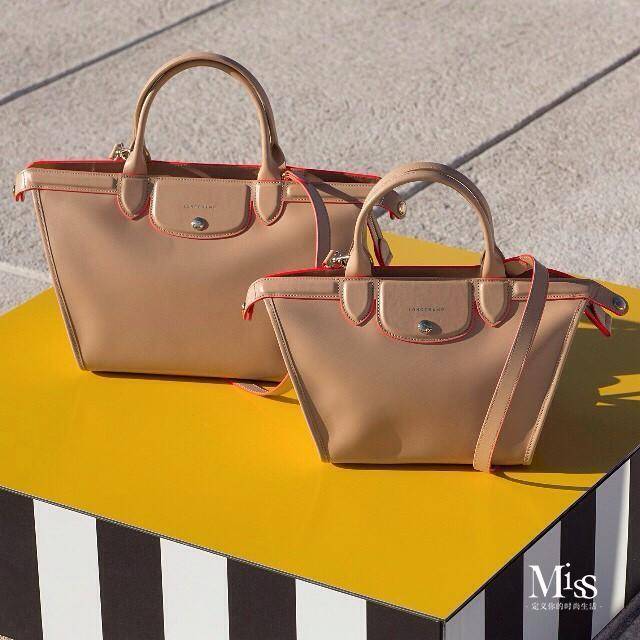 女人背包的姿态,姿态女生表情包