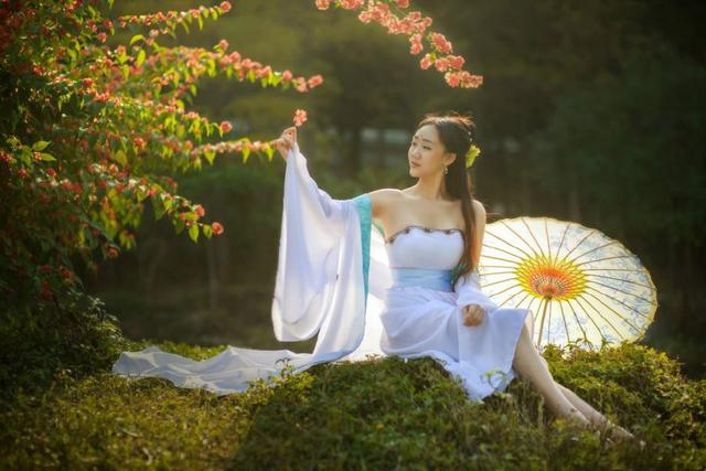 白朴的四首《天净沙》小令，文采隽永，写尽了春夏秋冬之美！