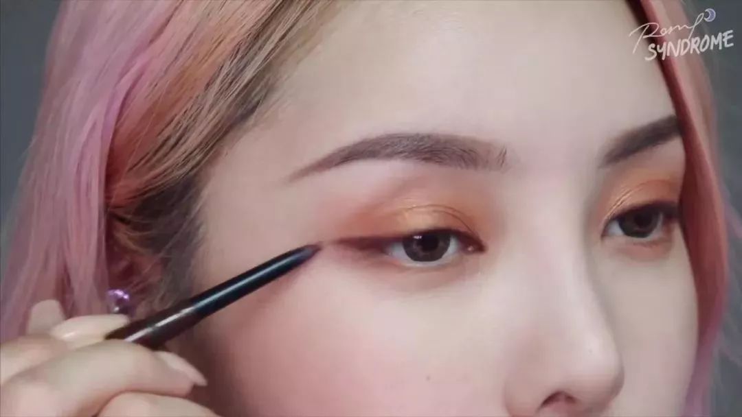 pony推荐精致眼妆,pony妆容夏日度假