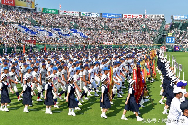 日本高中棒球赛甲子园开幕，日本皇太子出席
