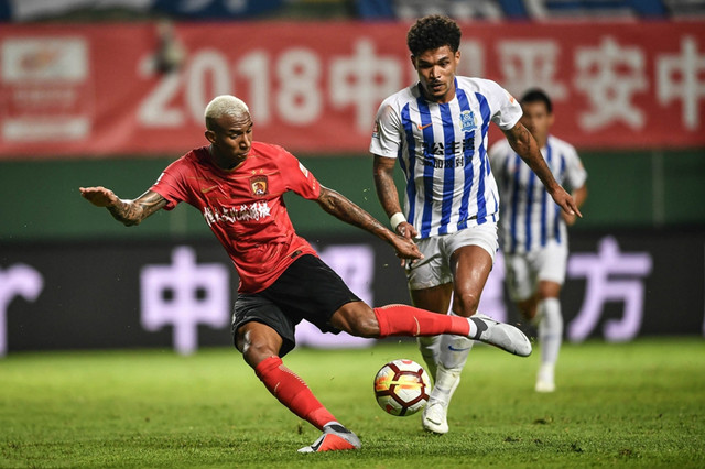 广州德比恒大富力视频,广州德比球迷冲突事件