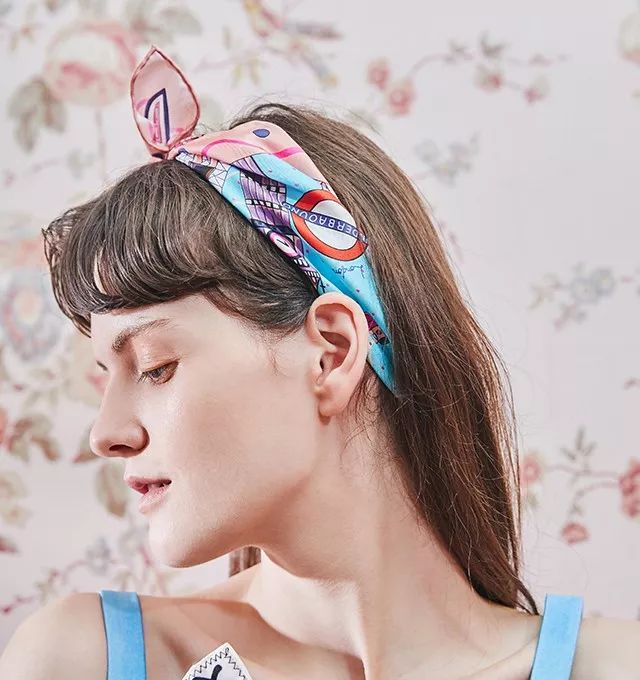 一条丝巾，省下90%的购衣钱