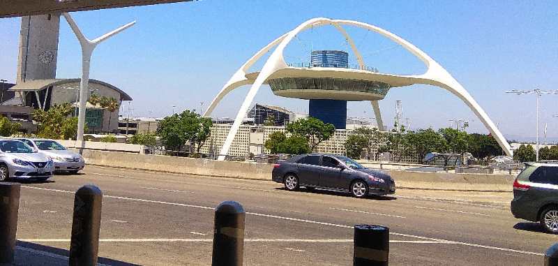 顾小仑随笔｜从洛杉矶机场说起