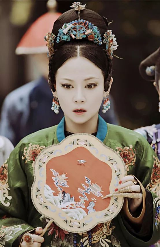 臣妾画了绛唇妆，皇上今晚别走了