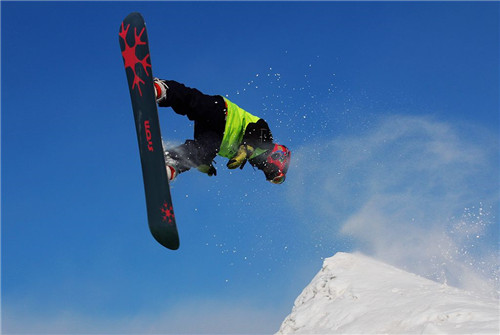 贵人鸟作价2.73亿转让虎扑股权,郑智个人战靴599元你买不买?|懒熊早知道