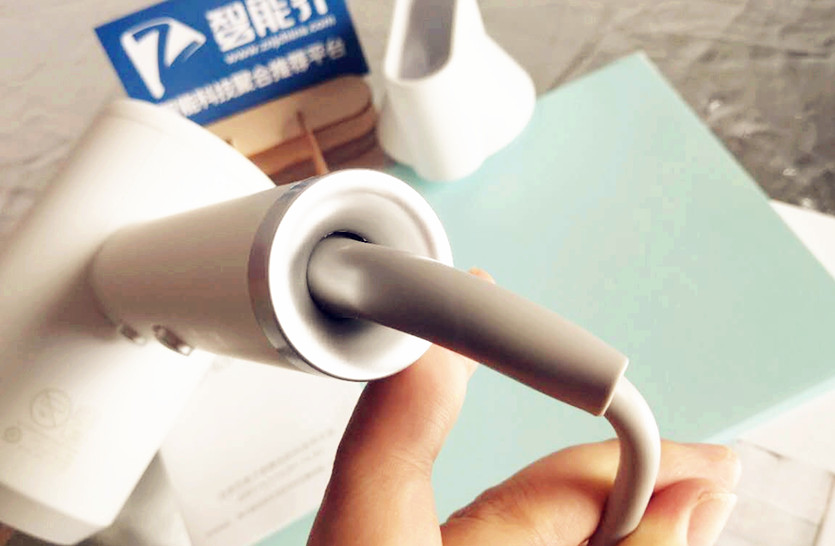 直白负离子吹风机hl360多钱,艾优负离子吹风机和直白哪个好