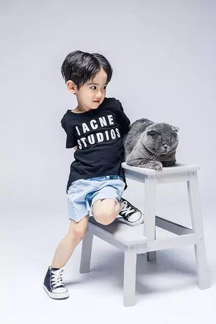 小孩子穿衣风格不要太局限,你的品味决定了孩子的穿衣风格