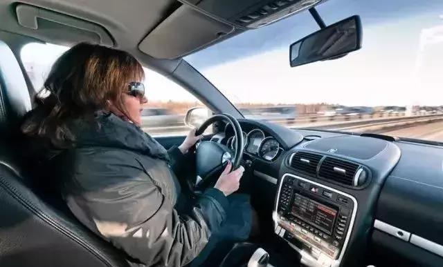 汽车路感太清晰是什么原因,新车方向感不好怎么办