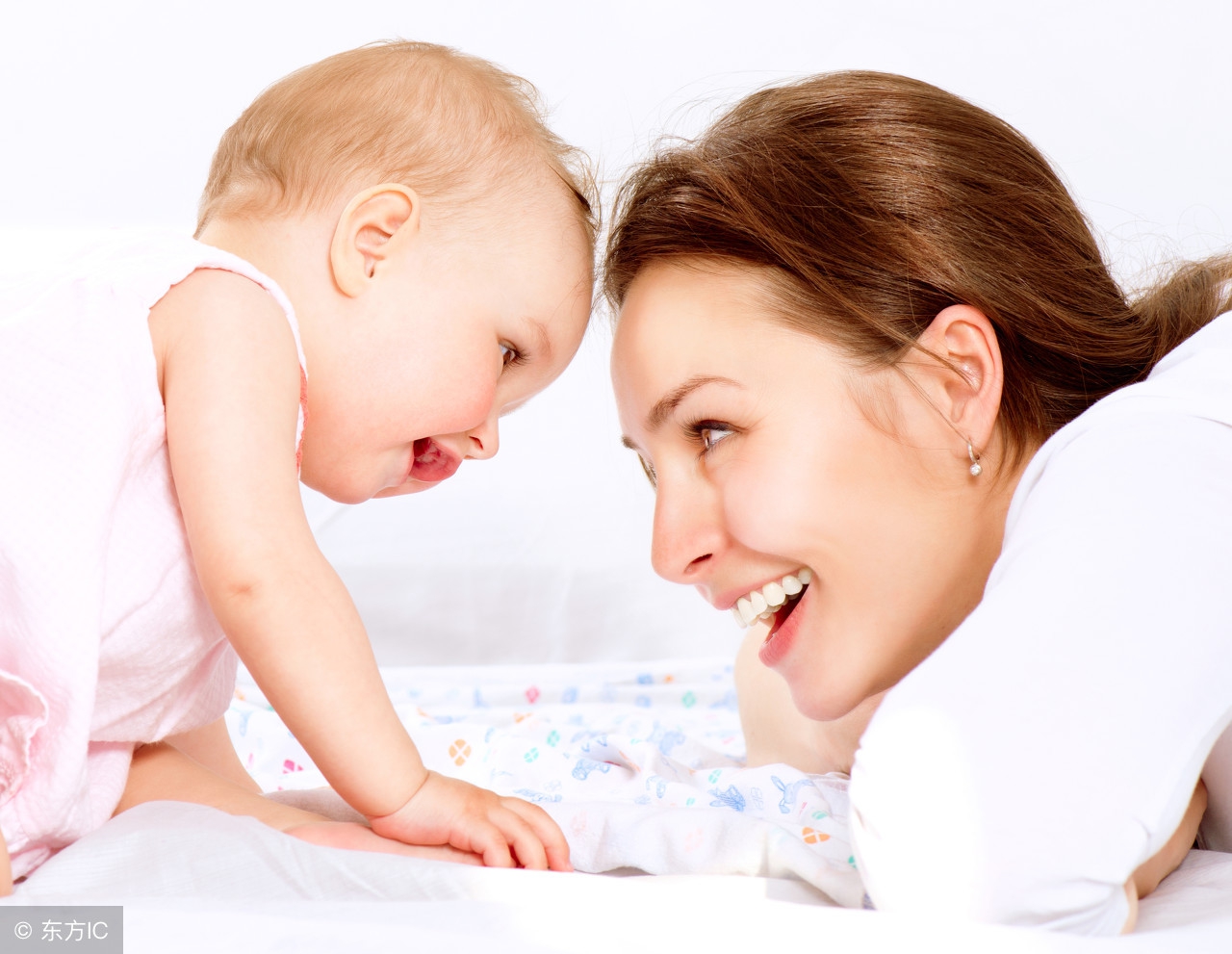 宝宝很黏妈妈却是自闭症,宝宝很黏妈妈