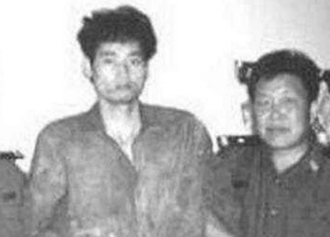 跟警方对战多次逃脱的悍匪,和警察对峙被击毙的悍匪